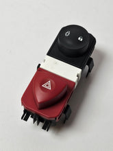 Oryginalny przełącznik świateł awaryjnych Renault Scenic II 8200095493